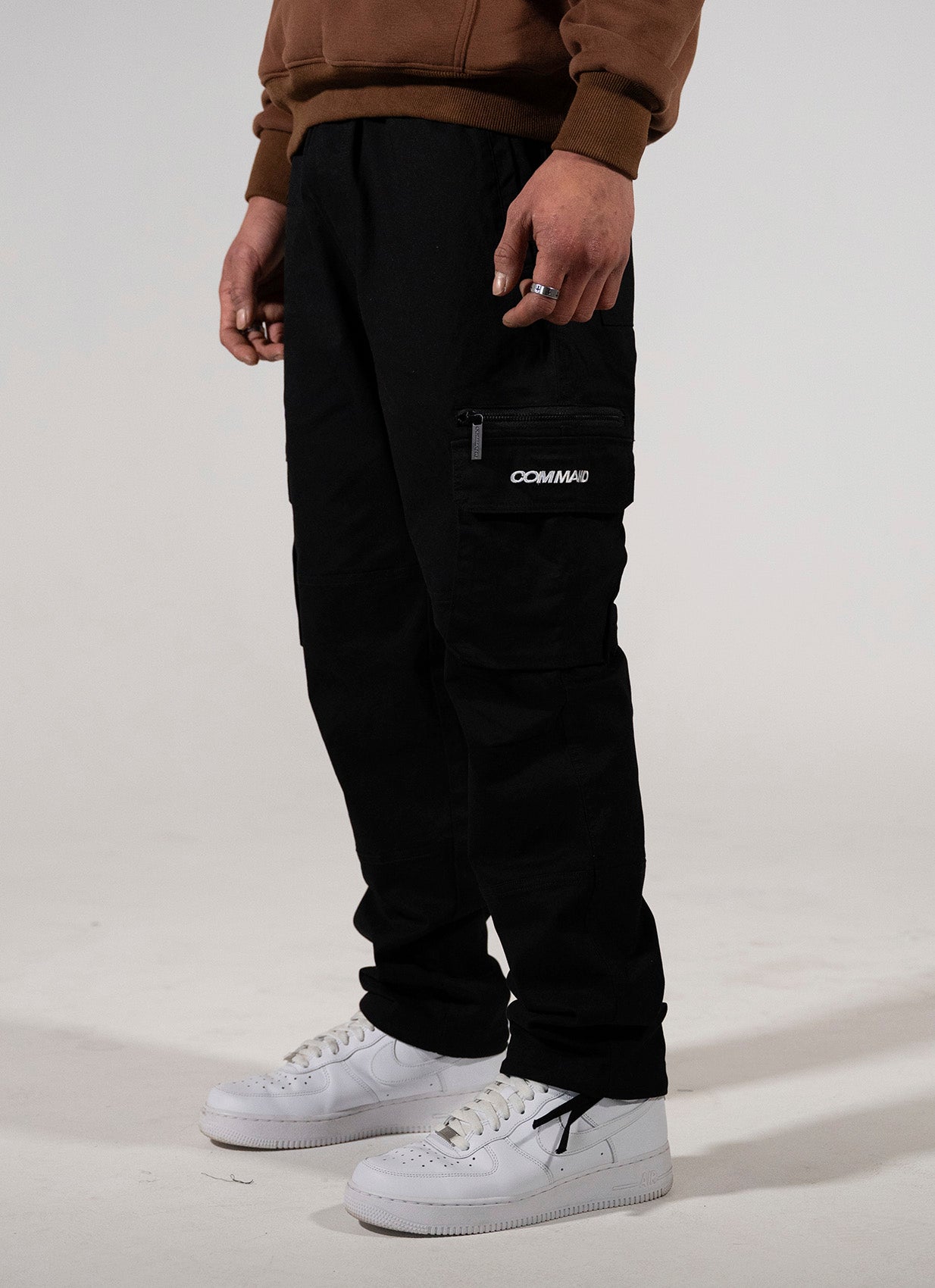 BLACK OVERSIZED CARGO PANTS