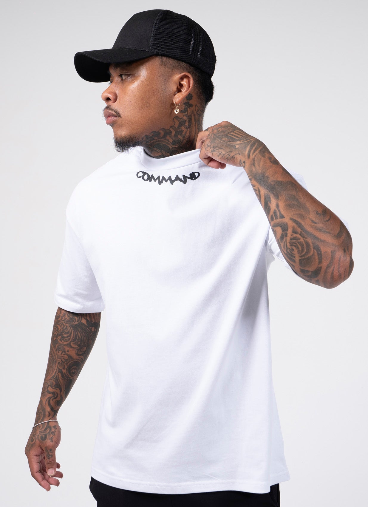 WHITE OVERSIZED INSIGNIA T-SHIRT