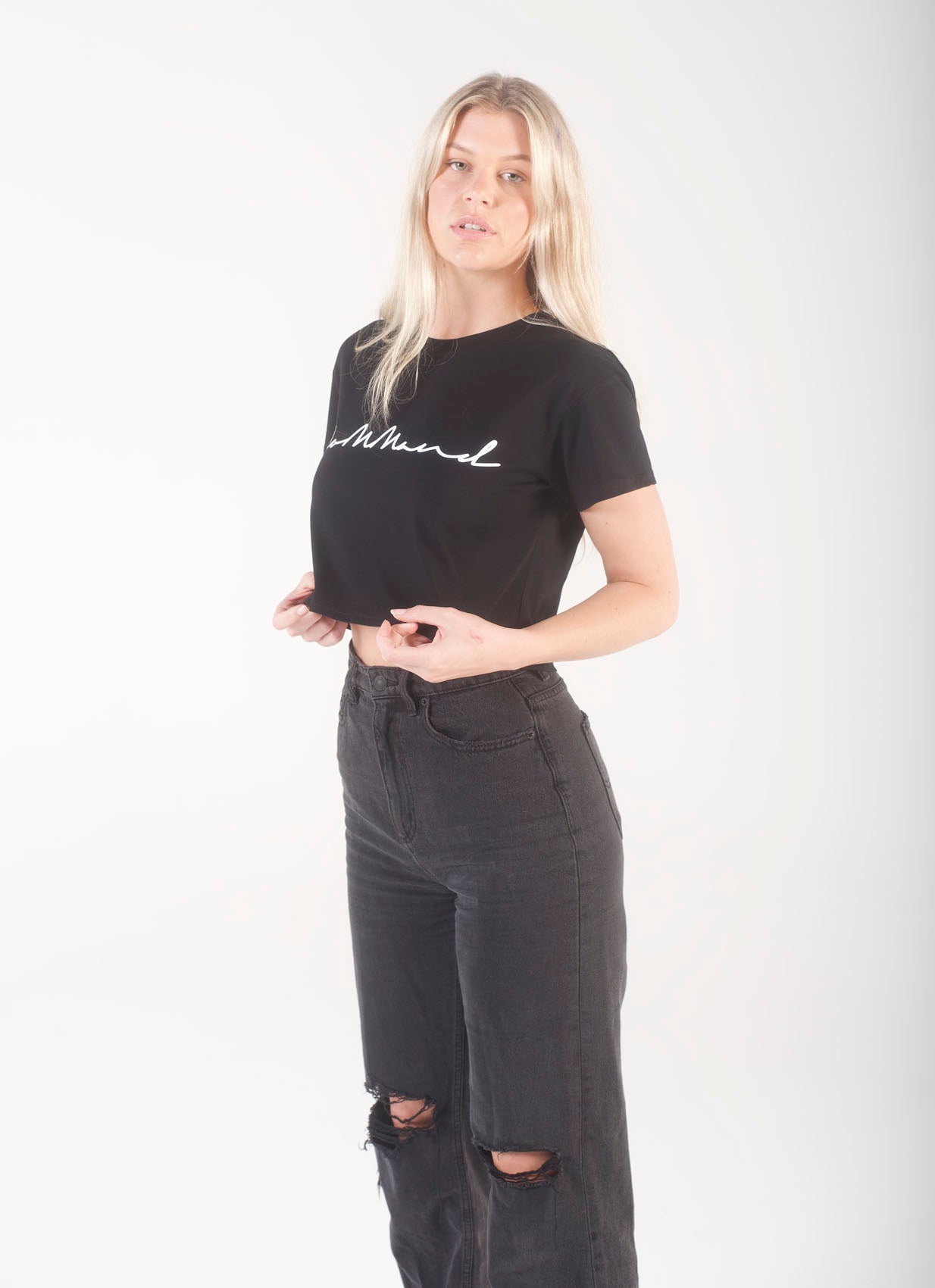 BLACK CROPPED CURSIVE T-SHIRT